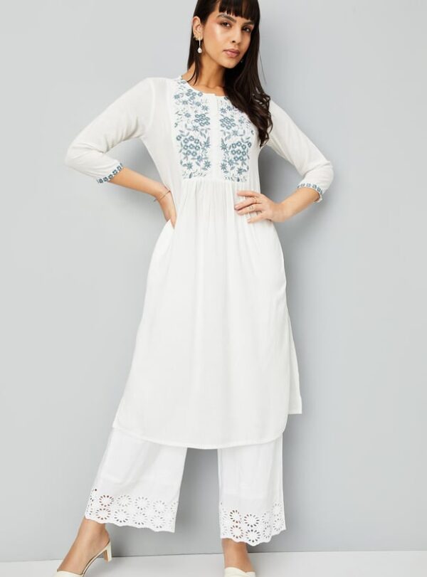 Women Embroidered Kurta with Pocket