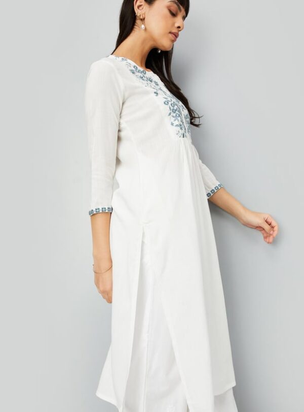 Women Embroidered Kurta with Pocket - Image 6