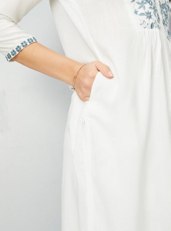 Women Embroidered Kurta with Pocket - Image 8