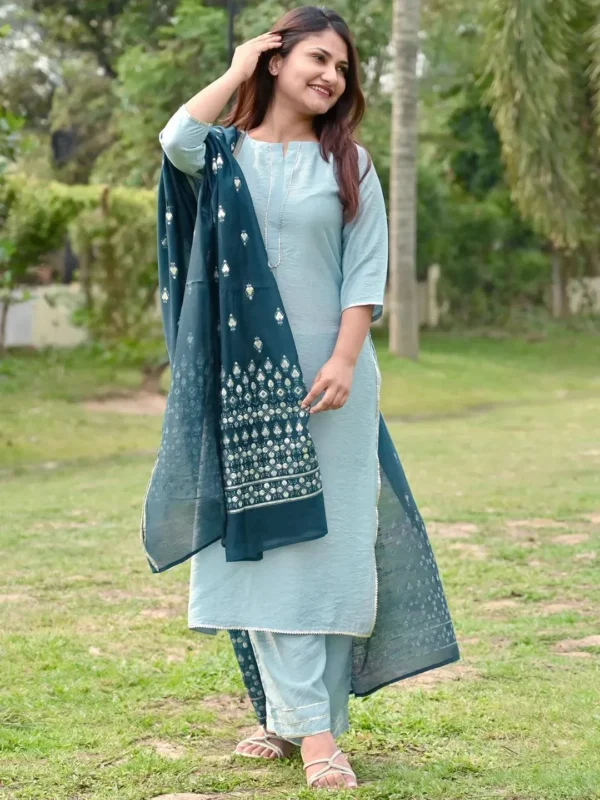 Women Grey Solid Silk Blend Straight Kurta With Palazzos & Dupatta - Image 6