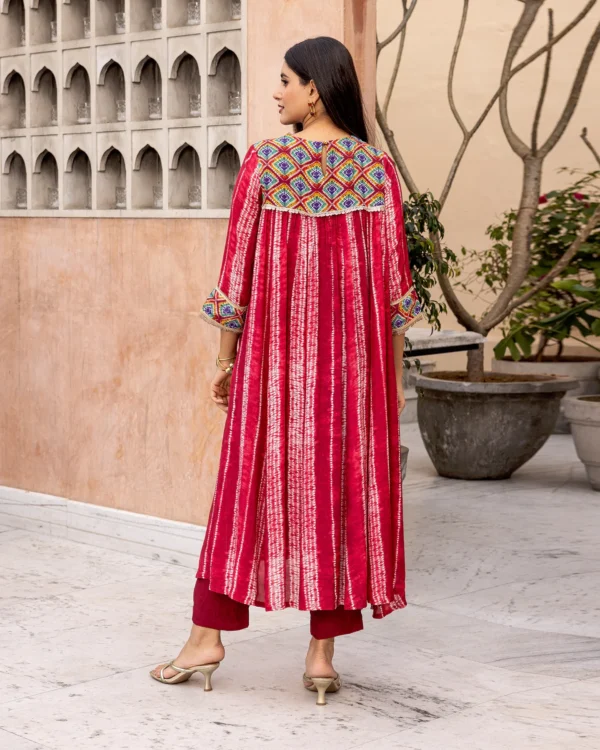 Women Red Tie Dye Gathered Kurta Set - Image 3