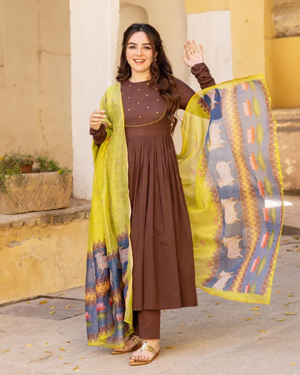 Women Brown Kalamkari Chhap Suit Set - Image 6